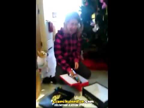 iPhone Hediye Edilince Mala Bağlayan Kız