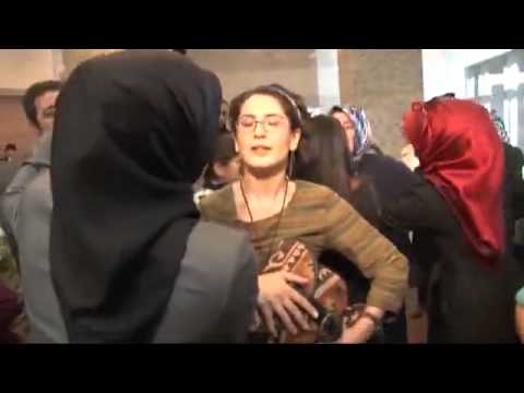 Kadın Konulu Konferansta Kadın Dövmek