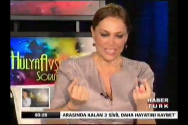 Hülya Avşar’ın Zekeriya Beyaz’ı Mıncıklaması