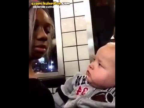 Afro Amerikan Hatunu Görünce Bir Anda Nuri Alço Bakışı Atan Bebek
